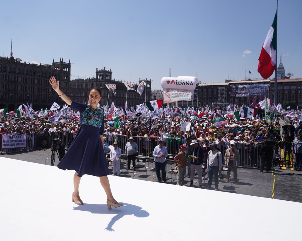 Zócalo de sorpresas: Sheinbaum evita aranceles y une a&nbsp;México